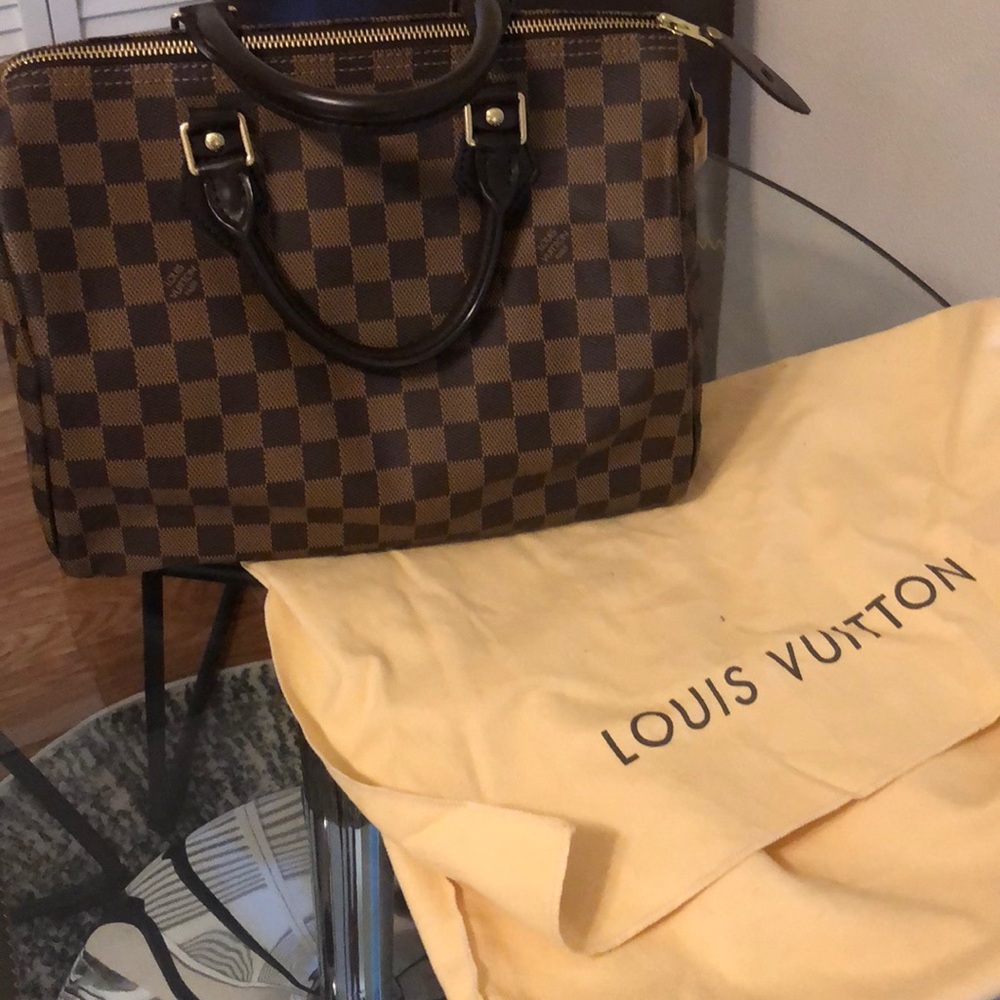 Louis Vuitton speedy bag. Authentic. Barely used.